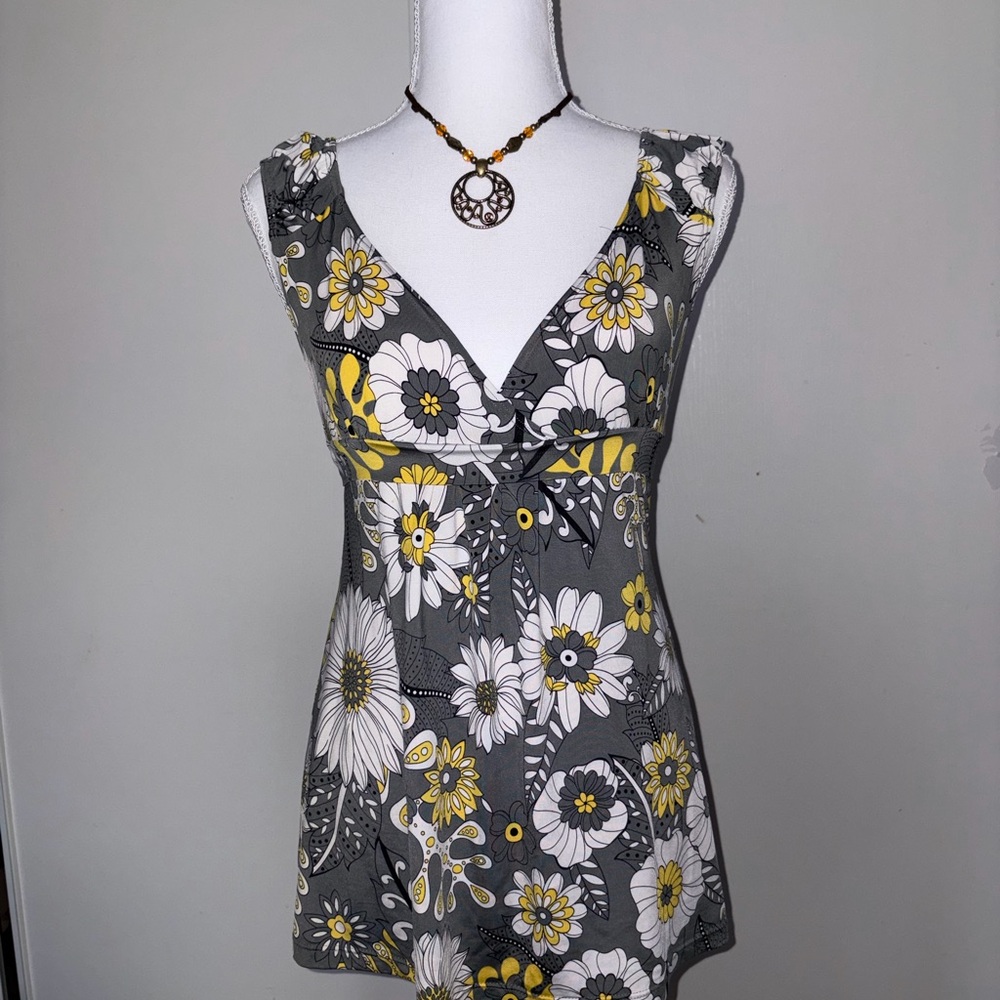Sleeveless Y2K Gray & Yellow Floral V-Neck Women's Top